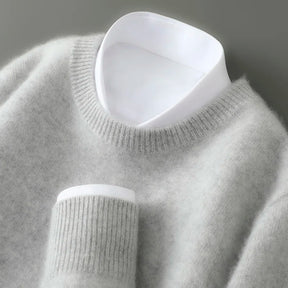 Suéter masculino em lã australiana  com gola careca e textura macia para uso elegante no dia a dia