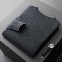 Suéter masculino em lã merino com gola careca e acabamento minimalista elegante para inverno