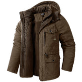Jaqueta masculina marrom térmica com interior peluciado, capuz e múltiplos bolsos estilo outdoor premium.