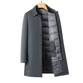 Sobretudo masculino preto com forro interno removível acolchoado em pluma, modelo longo elegante para inverno.