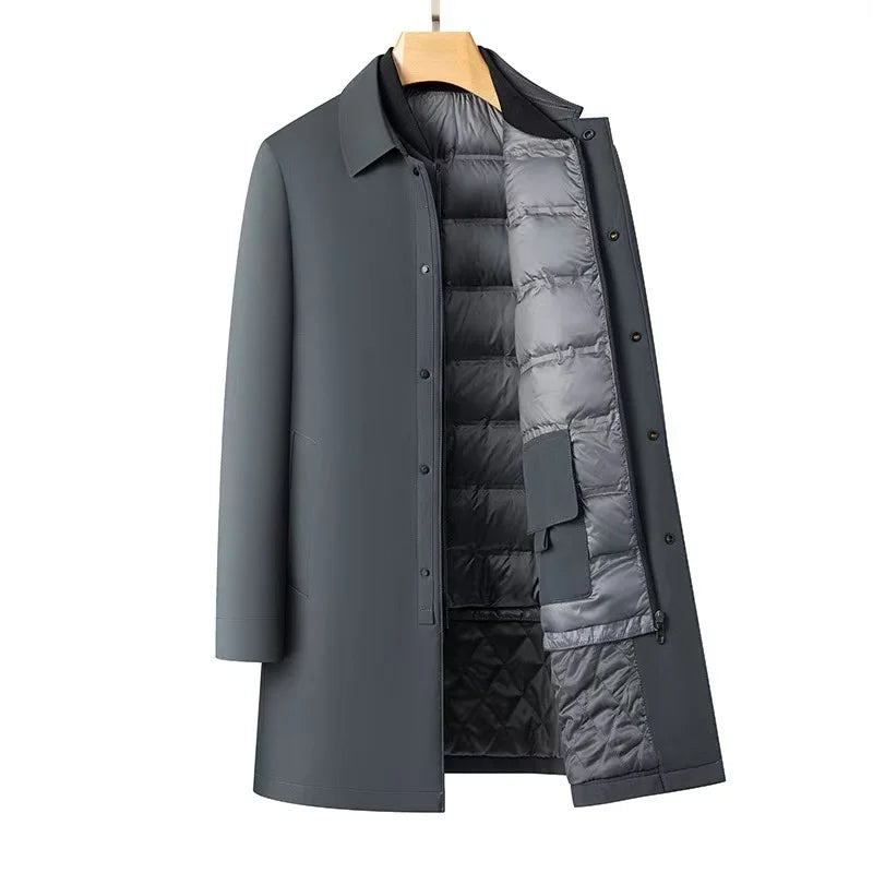 Sobretudo masculino preto com forro interno removível acolchoado em pluma, modelo longo elegante para inverno.