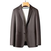 Blazer masculino marrom em couro legítimo de carneiro com modelagem elegante e acabamento premium sofisticado.
