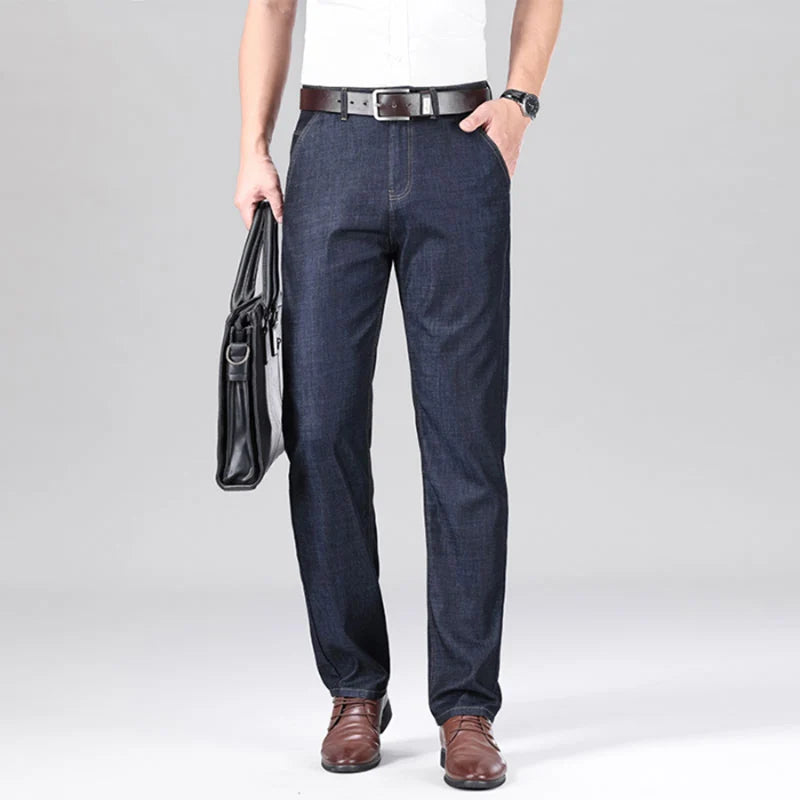 Calça Jeans Masculina Reta em Denim Leve com Lyocell
