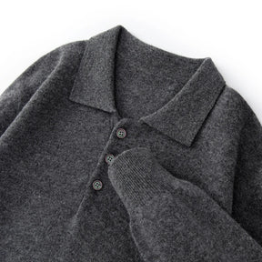 Suéter masculino em lã merino com gola polo e botões frontais dobrado com acabamento elegante