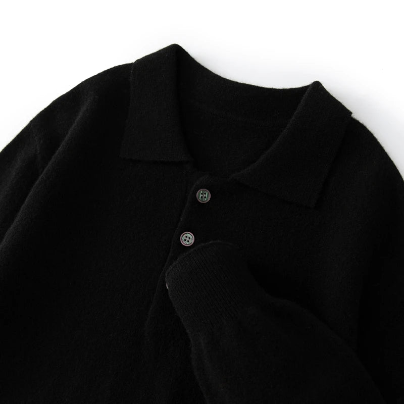 Suéter masculino em lã merino com gola polo e botões frontais dobrado com acabamento elegante