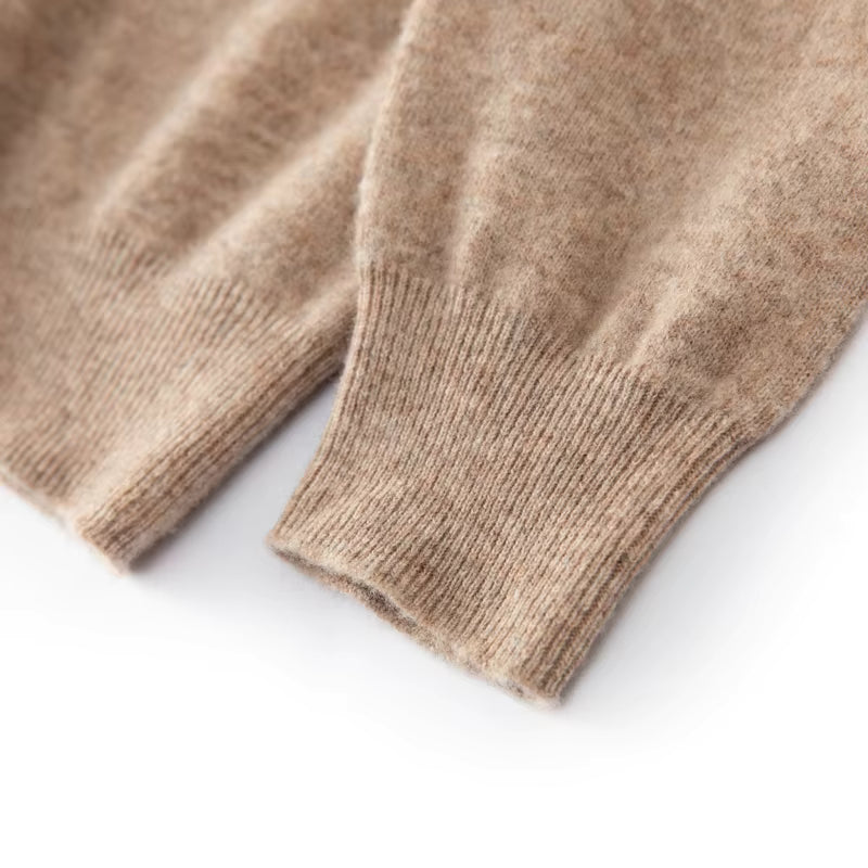 Suéter masculino em lã merino com gola polo e botões frontais dobrado com acabamento elegante