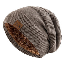 Gorro Térmico Montana taupe em tricô premium com forro interno quente e design slouchy moderno.
