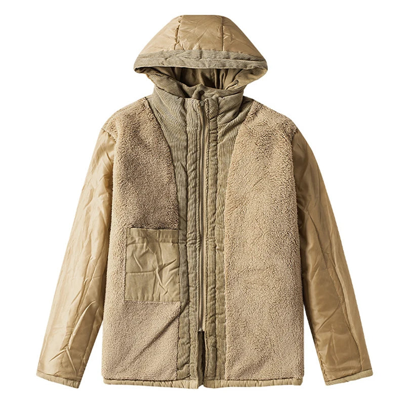 Jaqueta masculina marrom térmica com interior peluciado, capuz e múltiplos bolsos estilo outdoor premium.