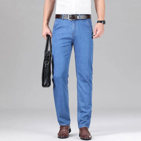 Calça Jeans Masculina Reta em Denim Leve com Lyocell