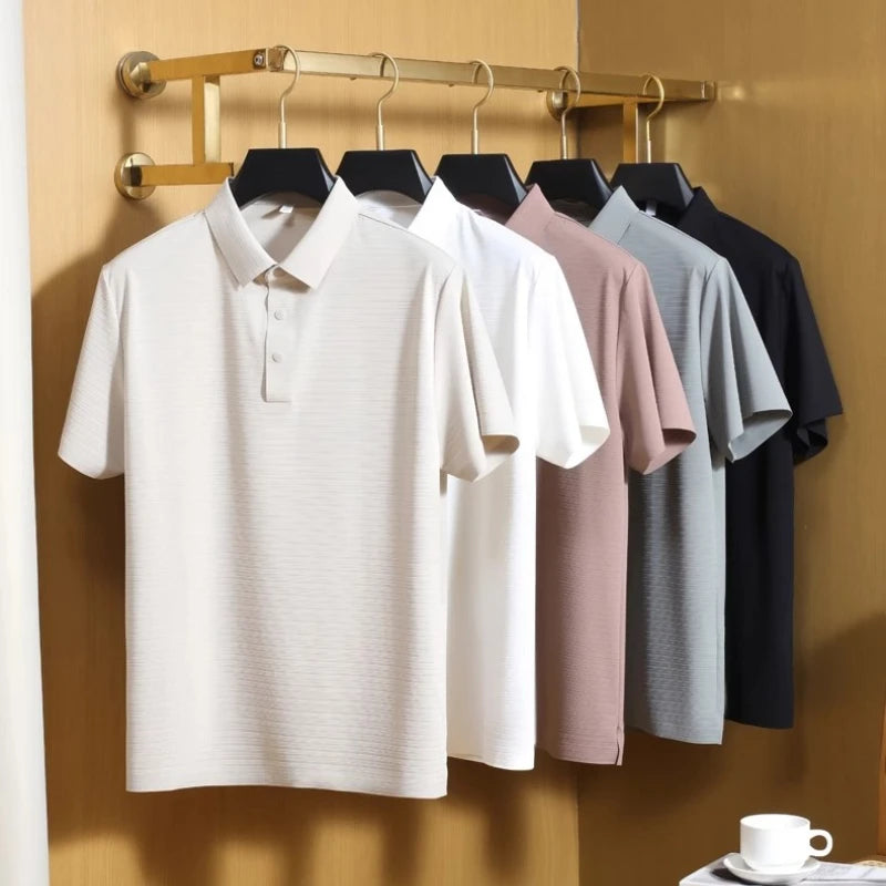 camisa polo masculina com tecido tecnológico respirável e textura elegante exibindo detalhes do tecido
