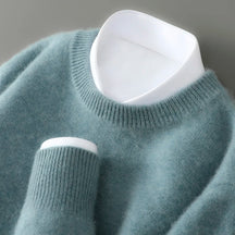 Suéter masculino em lã australiana  com gola careca e textura macia para uso elegante no dia a dia