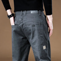Calça cargo masculina em algodão com bolsos funcionais, modelagem reta e estilo safari para uso diário no outono e inverno