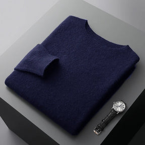 Suéter masculino em lã merino com gola careca e acabamento minimalista elegante para inverno