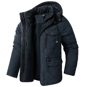 Jaqueta masculina marrom térmica com interior peluciado, capuz e múltiplos bolsos estilo outdoor premium.