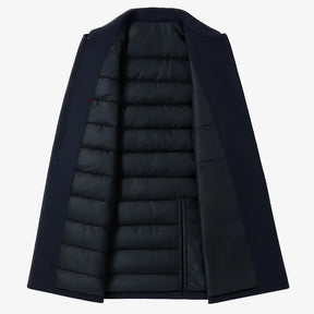 Homem vestindo sobretudo azul marinho masculino longo em cashmere com gola clássica