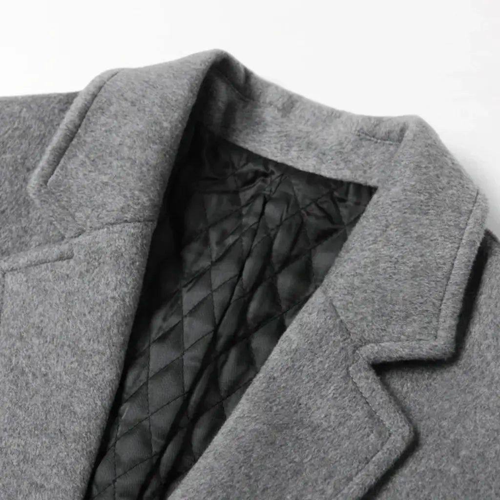 sobretudo masculino longo de lã cinza com bolsos e gola de blazer