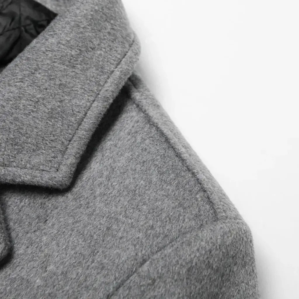 sobretudo masculino longo de lã cinza com bolsos e gola de blazer