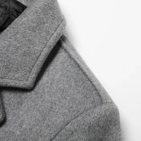 sobretudo masculino longo de lã cinza com bolsos e gola de blazer