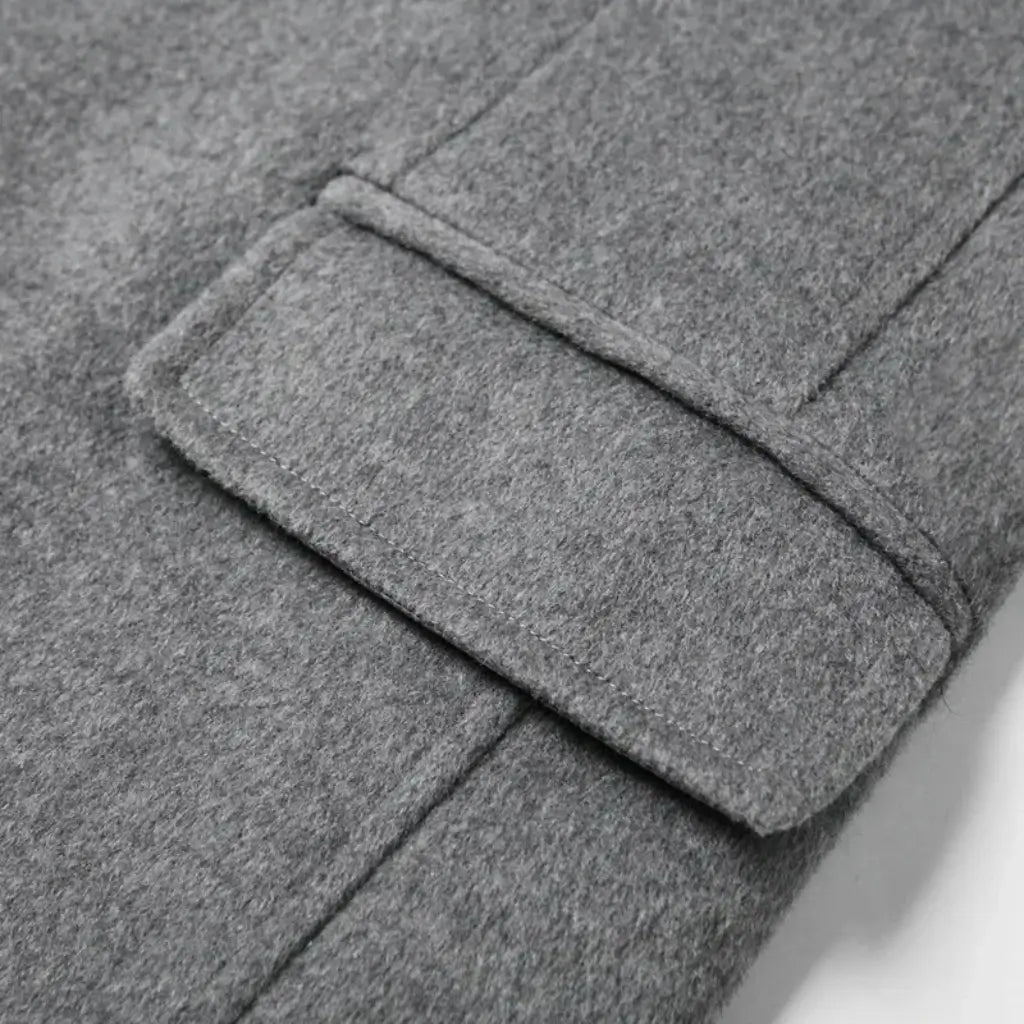 sobretudo masculino longo de lã cinza com bolsos e gola de blazer