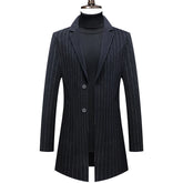 Casaco masculino de lã premium azul escuro com padronagem risca de giz e design executivo sofisticado para inverno