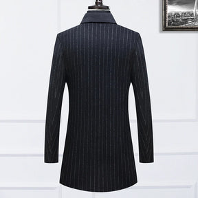 Casaco masculino de lã premium azul escuro com padronagem risca de giz e design executivo sofisticado para inverno