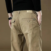 Calça cargo masculina em algodão com bolsos funcionais, modelagem reta e estilo safari para uso diário no outono e inverno