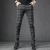 Calça masculina xadrez estilo inglês com modelagem slim e visual elegante para trabalho e uso diário