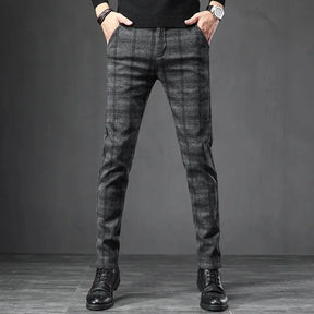 Calça masculina xadrez estilo inglês com modelagem slim e visual elegante para trabalho e uso diário