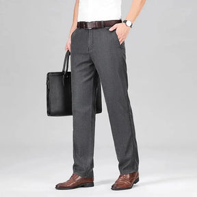 Calça Jeans Masculina Reta Leve em Algodão Denim