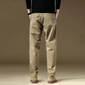 Calça cargo masculina em algodão com bolsos funcionais, modelagem reta e estilo safari para uso diário no outono e inverno