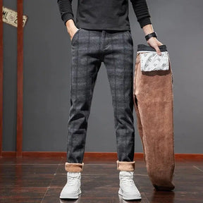 Calça masculina xadrez estilo inglês com forro fleece interno, modelagem reta e visual elegante para o inverno