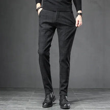 Calça masculina xadrez estilo inglês com modelagem slim e visual elegante para trabalho e uso diário