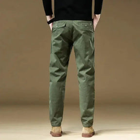 Calça cargo masculina em algodão com bolsos funcionais, modelagem reta e estilo safari para uso diário no outono e inverno