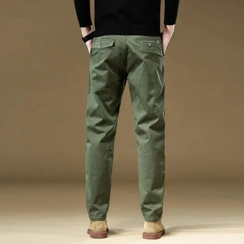 Calça cargo masculina em algodão com bolsos funcionais, modelagem reta e estilo safari para uso diário no outono e inverno