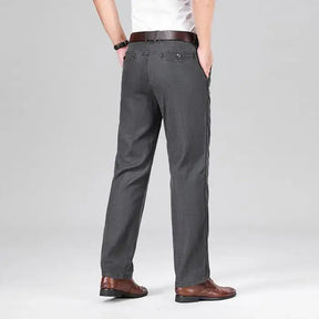 Calça Jeans Masculina Reta Leve em Algodão Denim