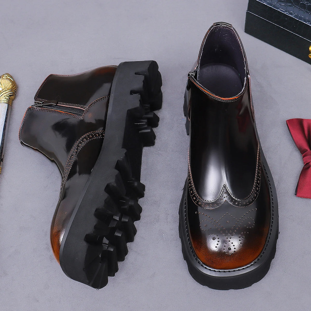 Bota Chelsea masculina premium com detalhes brogue sofisticados e solado robusto contemporâneo