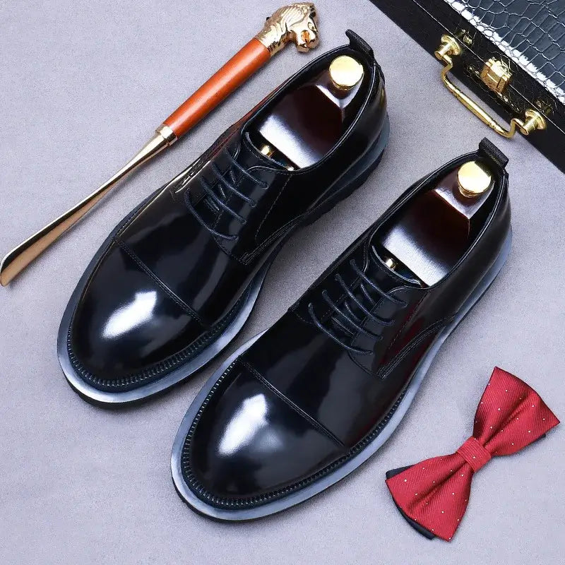 sapato masculino derby em couro na cor preta, modelo derby, ideal para eventos especiais e uso casual.