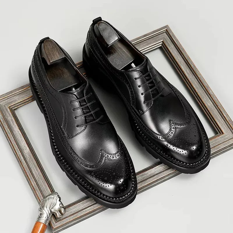 Sapato social Derby Wingtip masculino premium com acabamento sofisticado e solado robusto contemporâneo