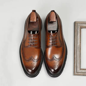 Sapato social Derby Wingtip masculino premium com acabamento sofisticado e solado robusto contemporâneo