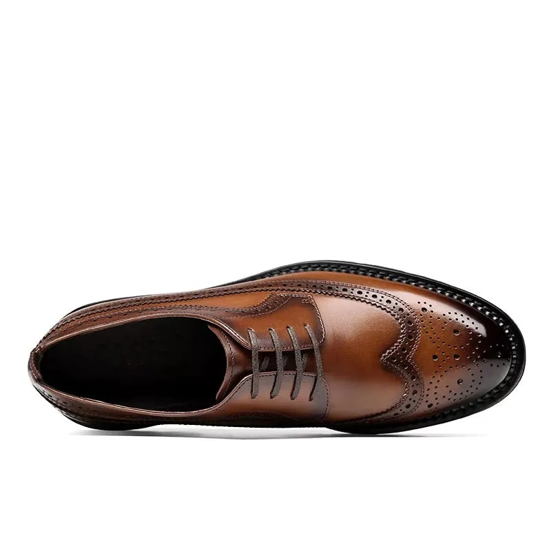 Sapato social Derby Wingtip masculino premium com acabamento sofisticado e solado robusto contemporâneo