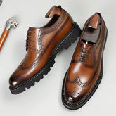 Sapato social Derby Wingtip masculino premium com acabamento sofisticado e solado robusto contemporâneo
