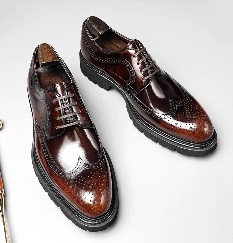 Sapato social Derby Wingtip masculino premium com acabamento polido sofisticado e solado robusto contemporâneo