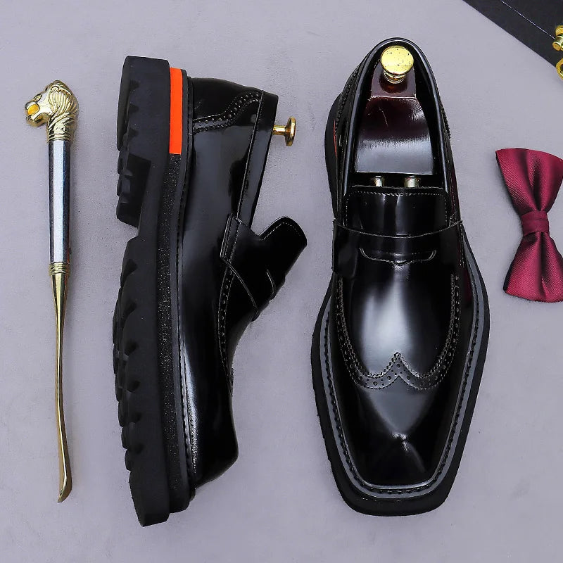 Sapato social loafer masculino premium com detalhes brogue sofisticados e solado robusto contemporâneo
