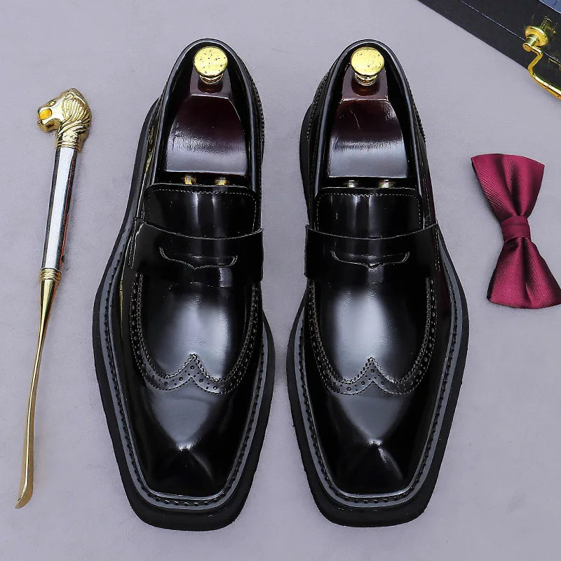 Sapato social loafer masculino premium com detalhes brogue sofisticados e solado robusto contemporâneo