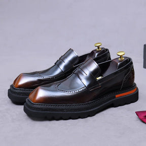 Sapato social loafer masculino premium com detalhes brogue sofisticados e solado robusto contemporâneo