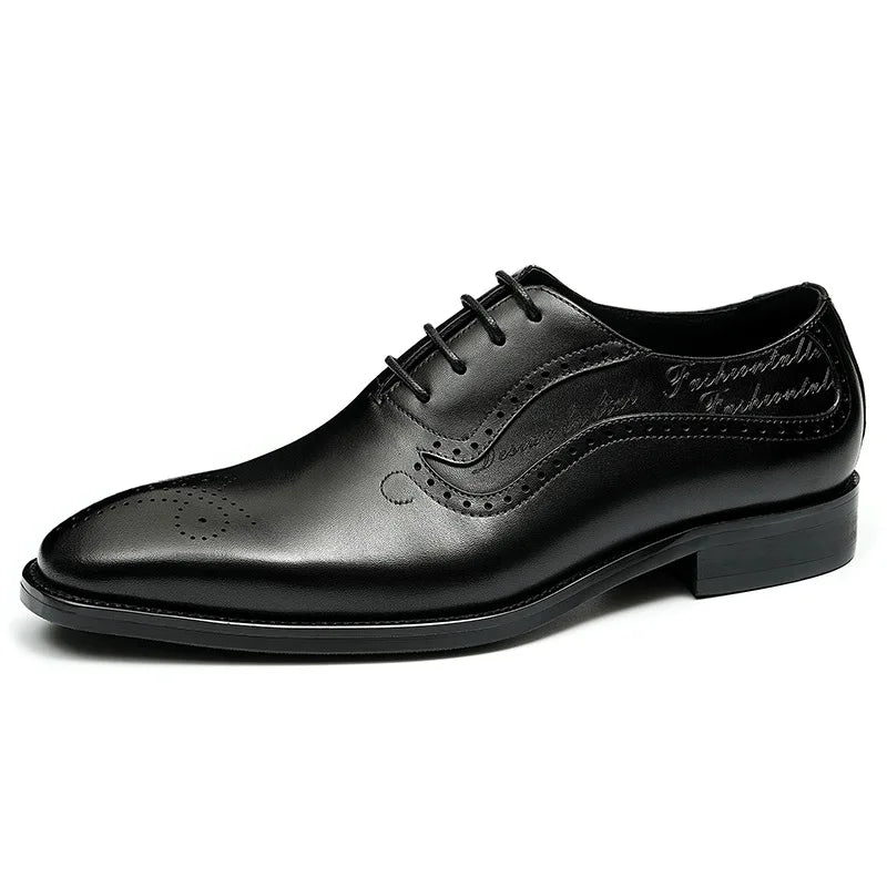 Sapato social Oxford masculino marrom premium com acabamento polido e detalhes brogue elegante
