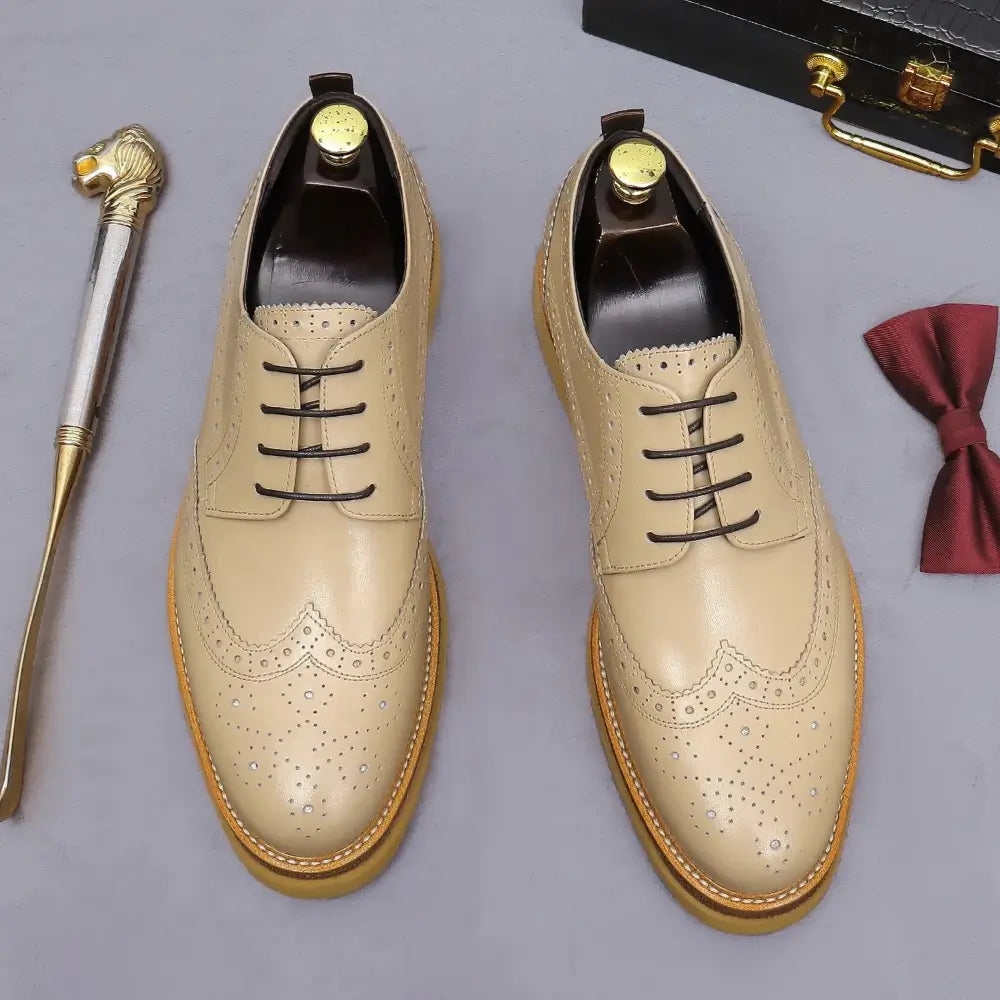 Sapato social Oxford Wingtip masculino premium com design brogue sofisticado e solado tratorado moderno