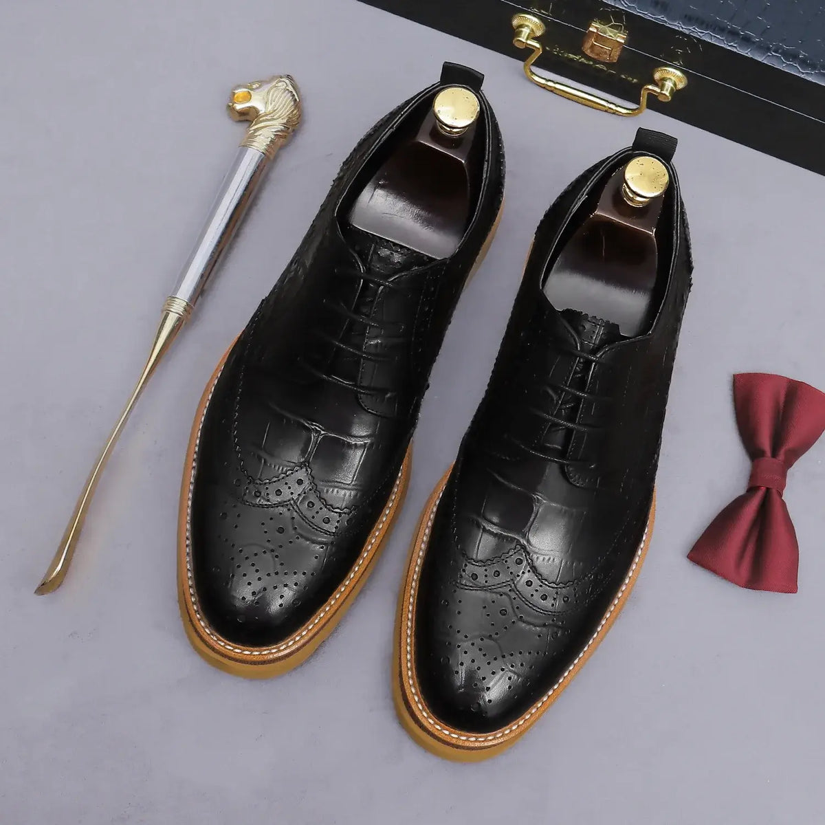 Sapato social Oxford Wingtip masculino premium com acabamento texturizado sofisticado e design clássico elegante