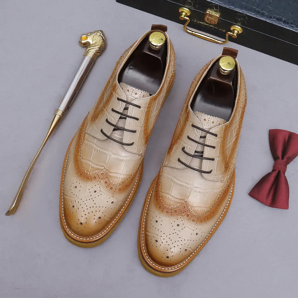 Sapato social Oxford Wingtip masculino premium com acabamento texturizado sofisticado e design clássico elegante