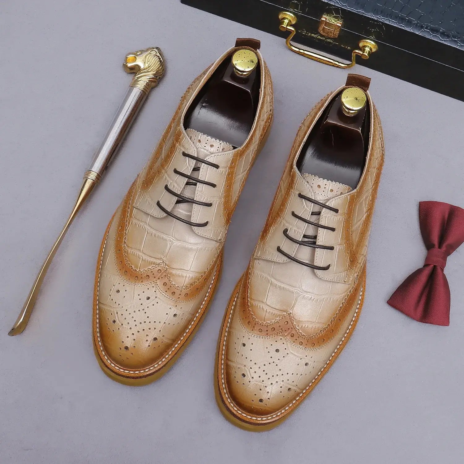 Sapato social Oxford Wingtip masculino premium com acabamento texturizado sofisticado e design clássico elegante